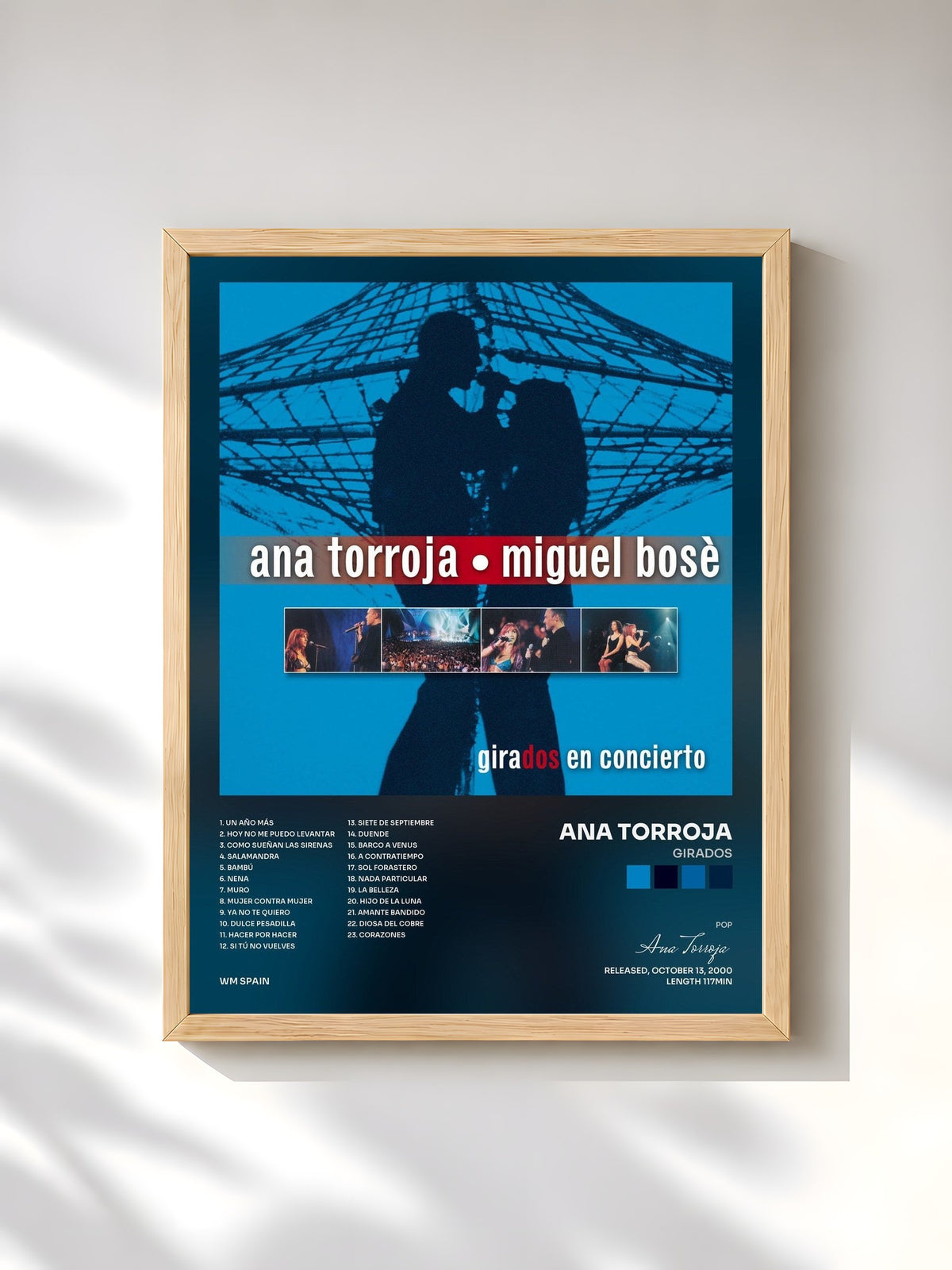#bois Tableau de l'album Girados de Ana Torroja, cadre en bois brut, imprimé et encadré en France