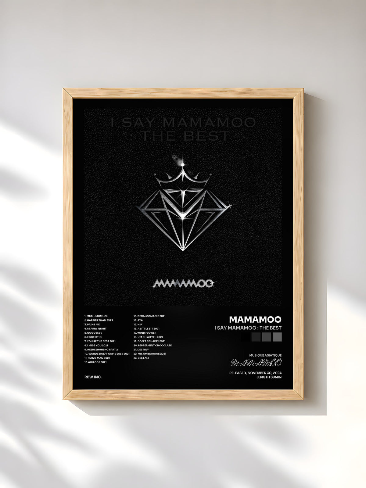 #bois Tableau de l'album I SAY MAMAMOO : THE BEST de MAMAMOO, cadre en bois brut, imprimé et encadré en France