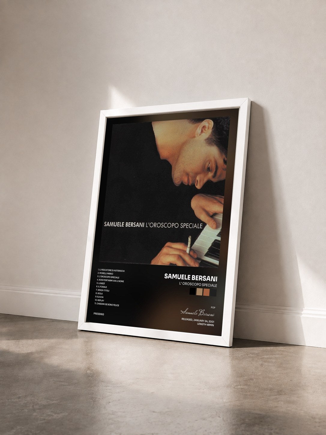 #blanc Tableau de l'album L' Oroscopo Speciale de Samuele Bersani vu de trois quarts, cadre blanc