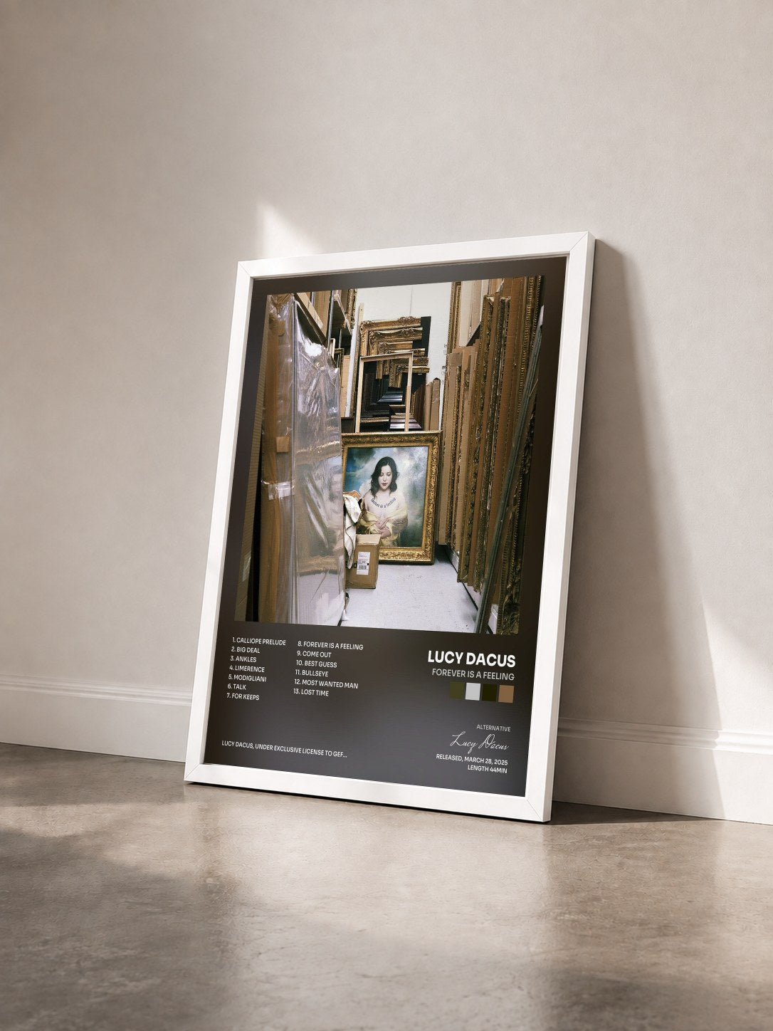 #blanc Tableau de l'album Forever Is A Feeling de Lucy Dacus vu de trois quarts, cadre blanc
