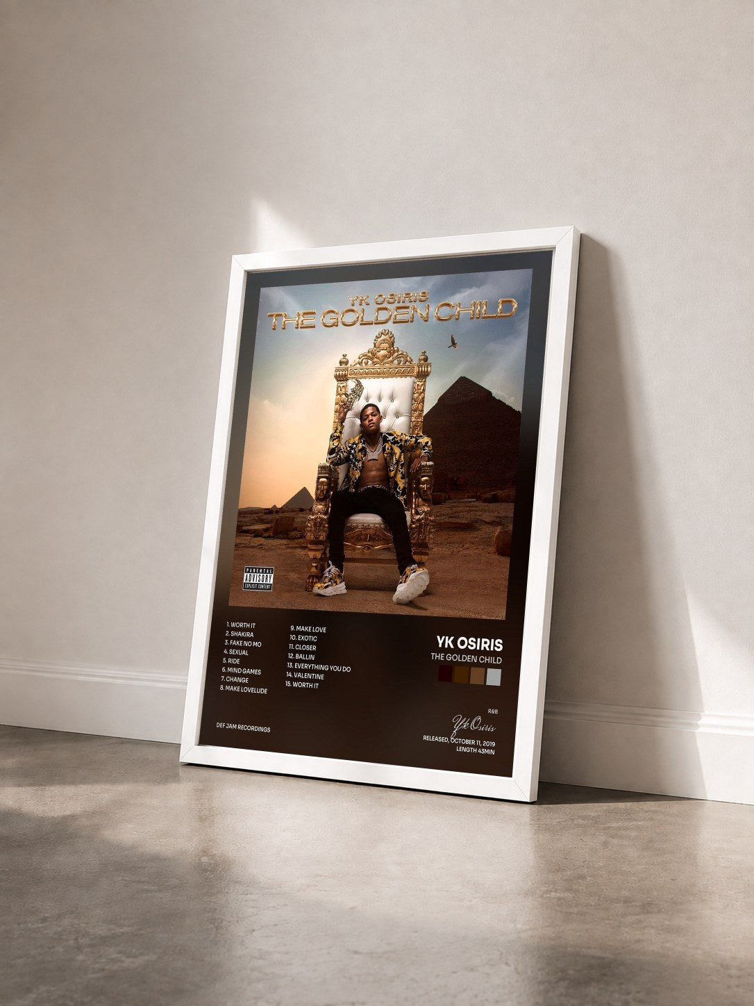 #blanc Tableau de l'album The Golden Child de Yk Osiris vu de trois quarts, cadre blanc