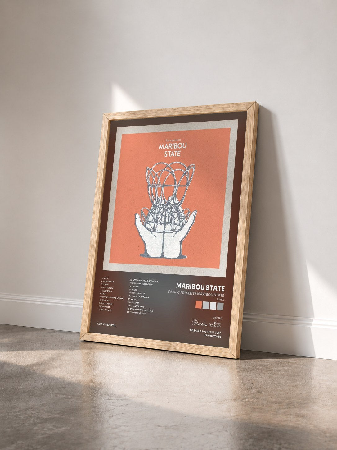 #bois Tableau de l'album fabric presents Maribou State (DJ Mix) de Maribou State vu de trois quarts, cadre en bois brut