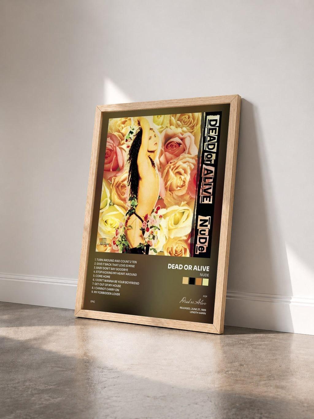 #bois Tableau de l'album Nude de Dead or Alive vu de trois quarts, cadre en bois brut