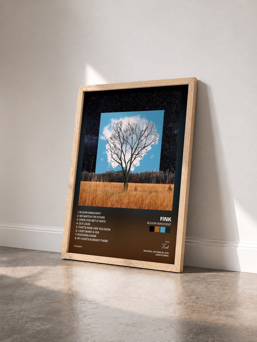 #bois Tableau de l'album Bloom Innocent de Fink vu de trois quarts, cadre en bois brut