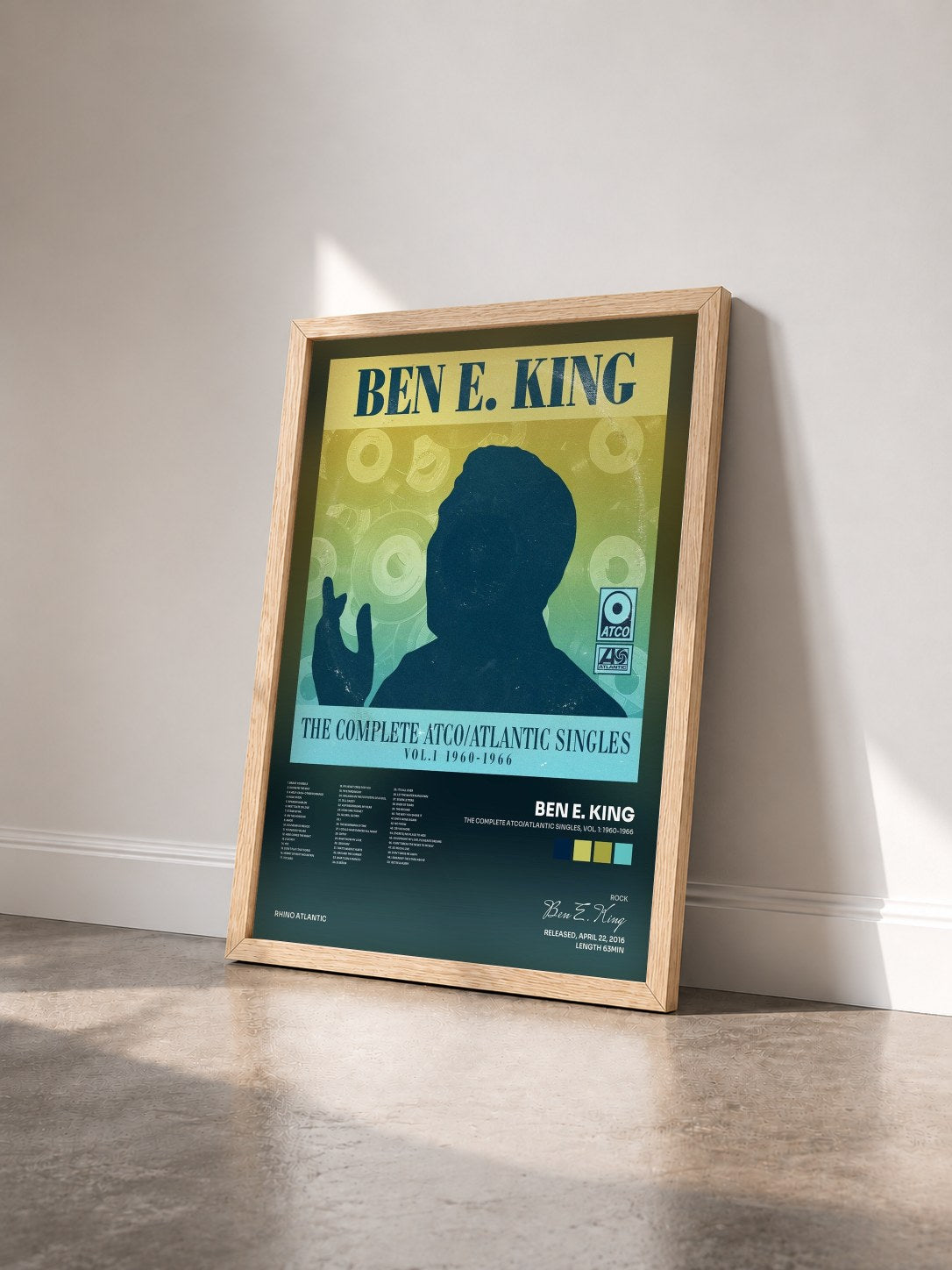 #bois Tableau de l'album The Complete Atco/Atlantic Singles, Vol. 1: 1960-1966 de Ben E. King vu de trois quarts, cadre en bois brut
