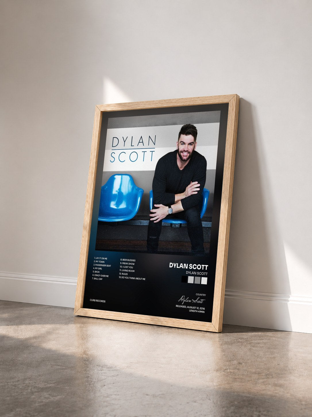 #bois Tableau de l'album Dylan Scott de Dylan Scott vu de trois quarts, cadre en bois brut