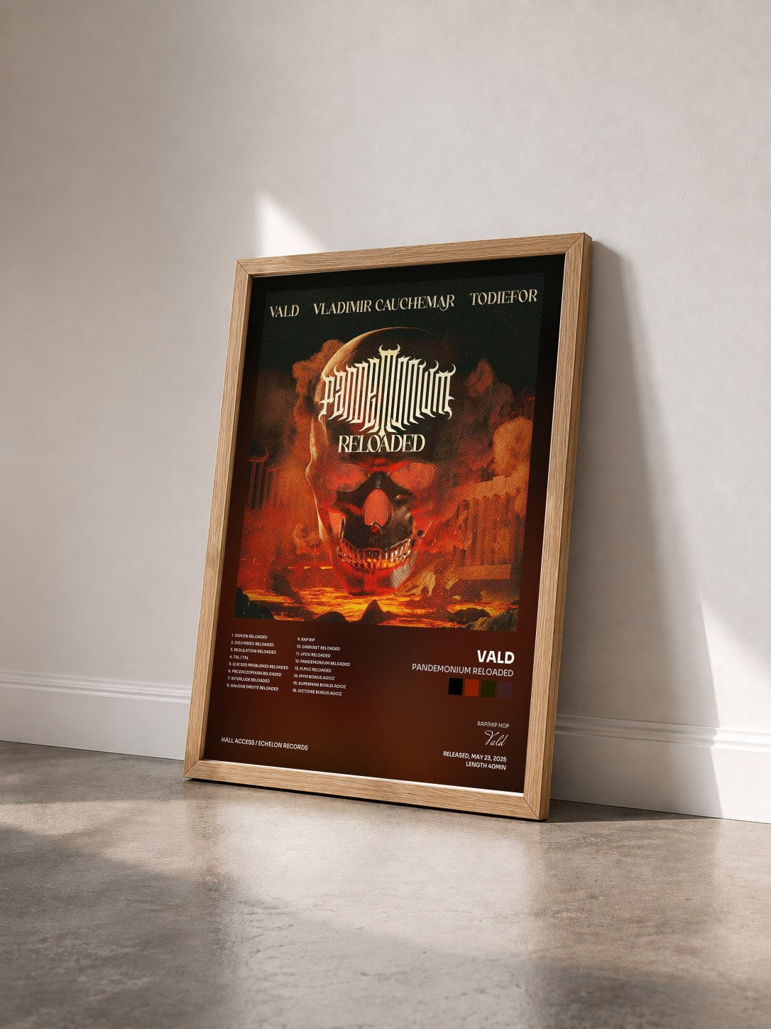 #bois Tableau de l'album PANDEMONIUM RELOADED de Vald vu de trois quarts, cadre en bois brut