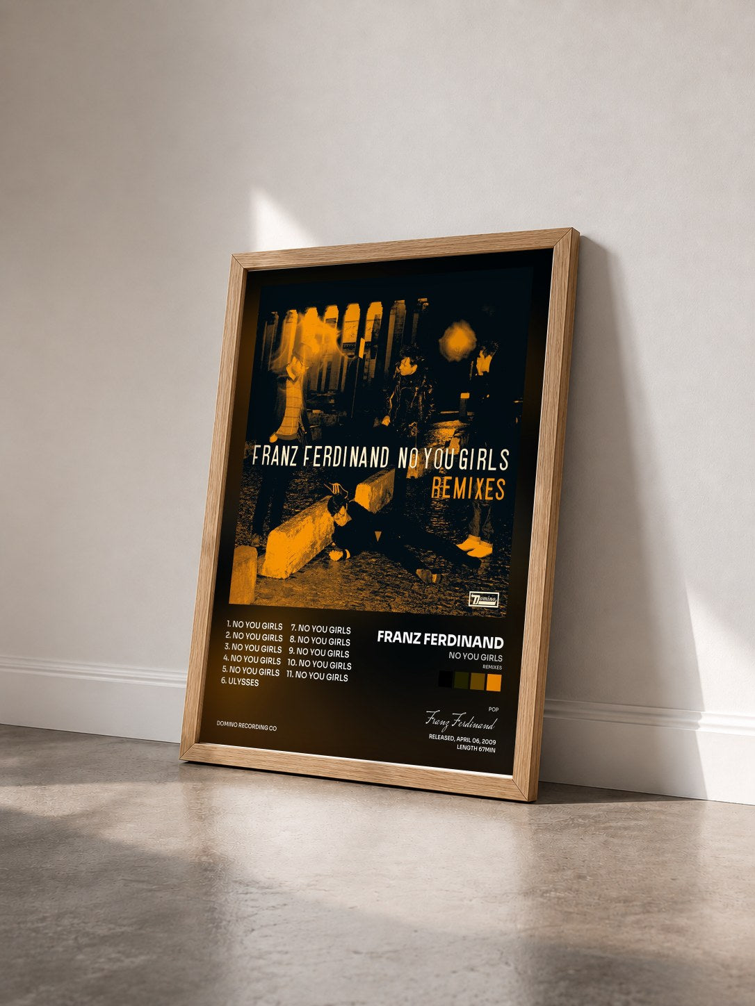 #bois Tableau de l'album No You Girls (Remixes) de Franz Ferdinand vu de trois quarts, cadre en bois brut