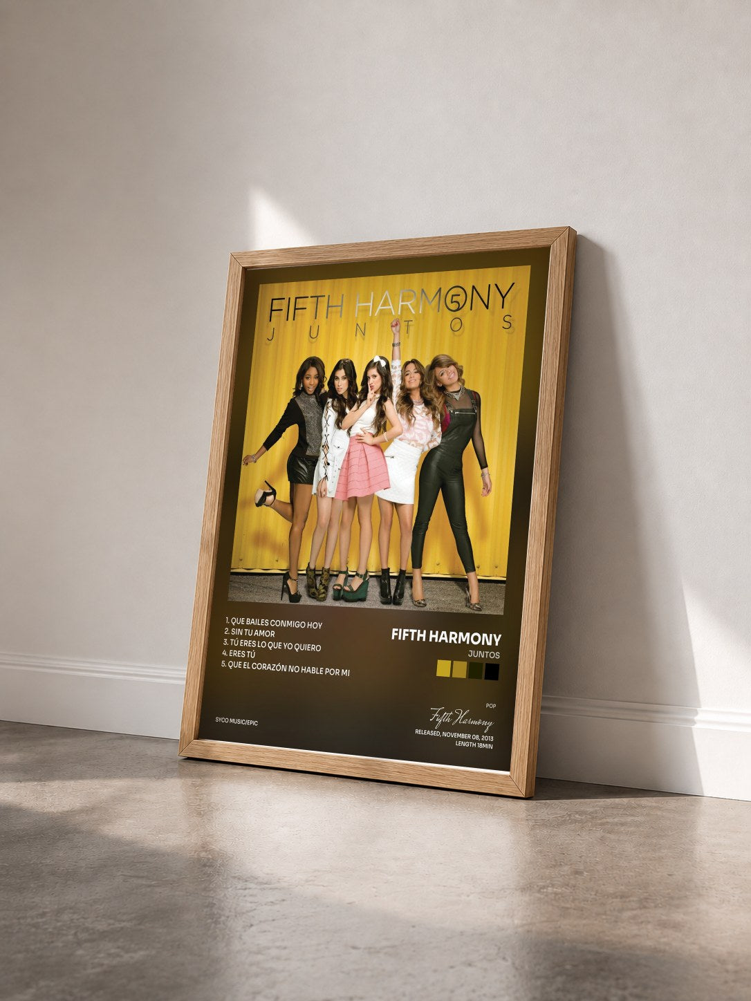#bois Tableau de l'album Juntos de Fifth Harmony vu de trois quarts, cadre en bois brut