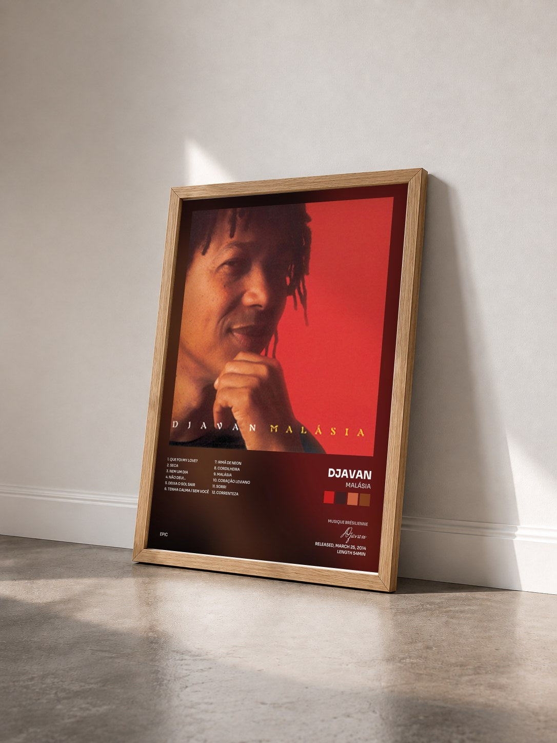 #bois Tableau de l'album Malásia de Djavan vu de trois quarts, cadre en bois brut