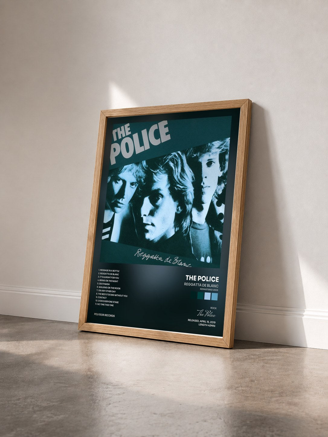 #bois Tableau de l'album Reggatta De Blanc (Remastered 2003) de The Police vu de trois quarts, cadre en bois brut
