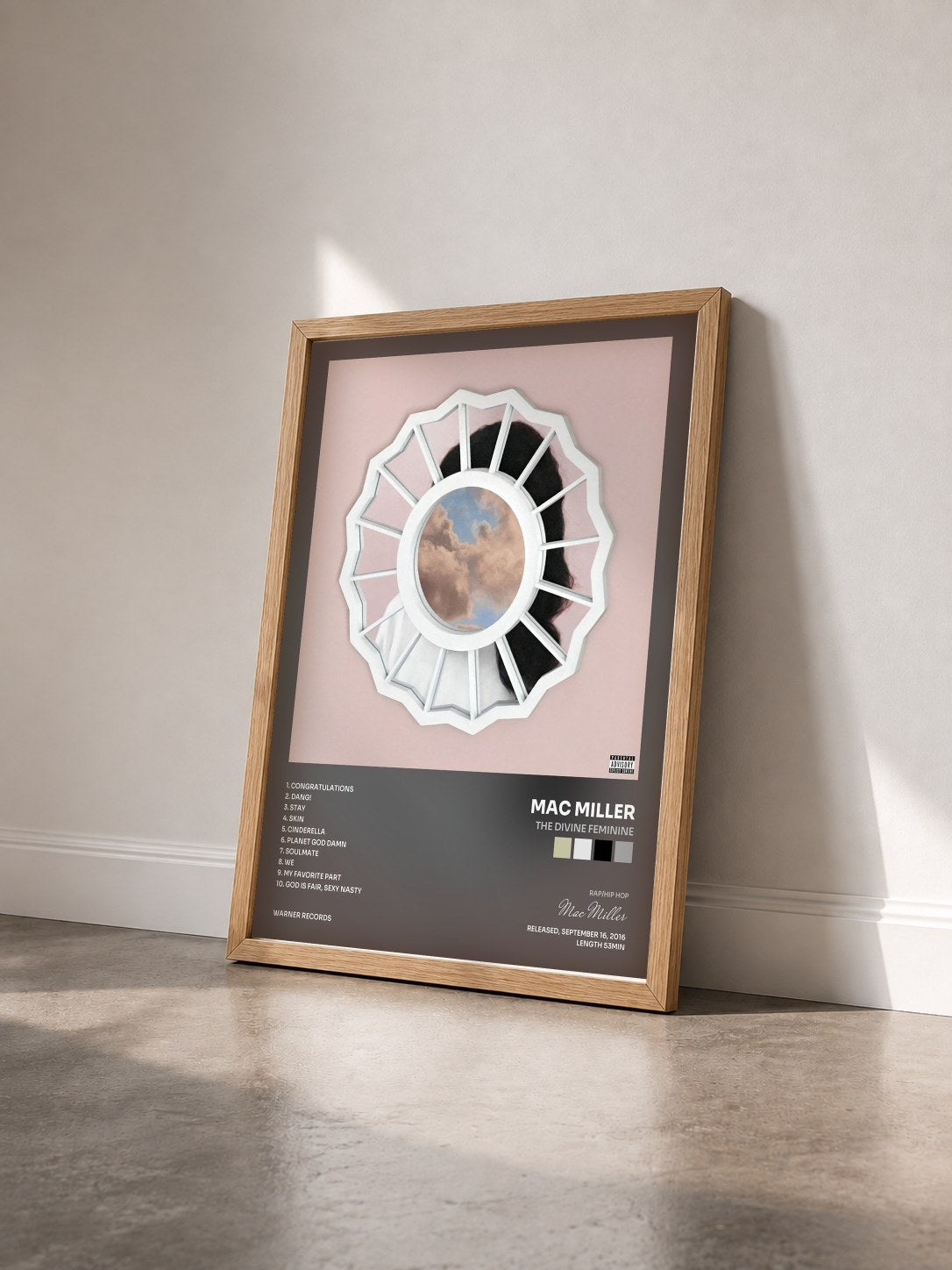 #bois Tableau de l'album The Divine Feminine de Mac Miller vu de trois quarts, cadre en bois brut