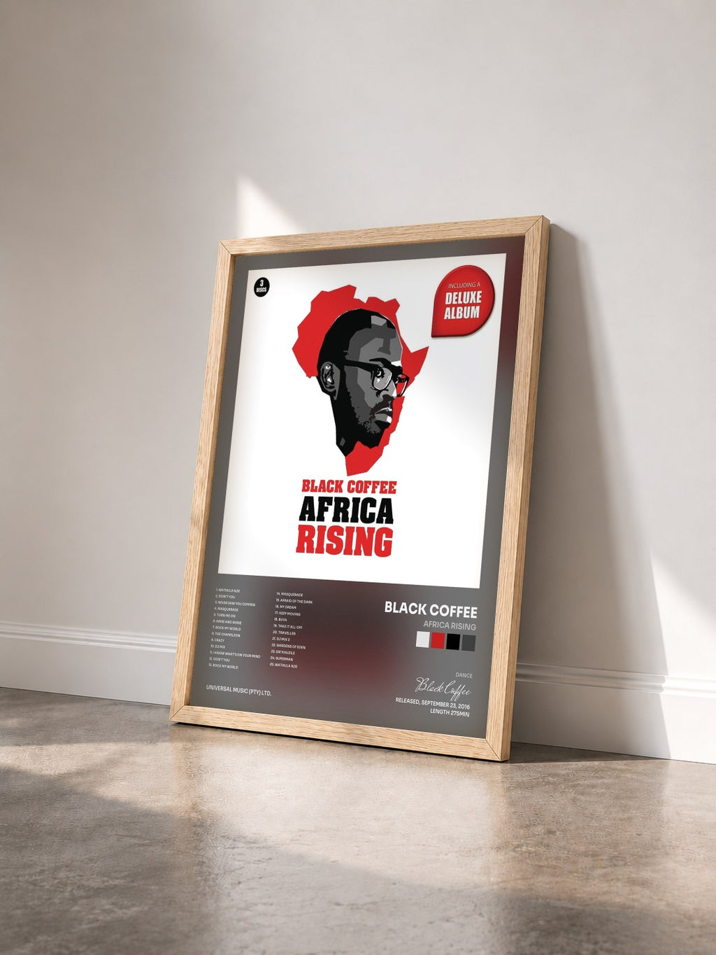 #bois Tableau de l'album Africa Rising de Black Coffee vu de trois quarts, cadre en bois brut