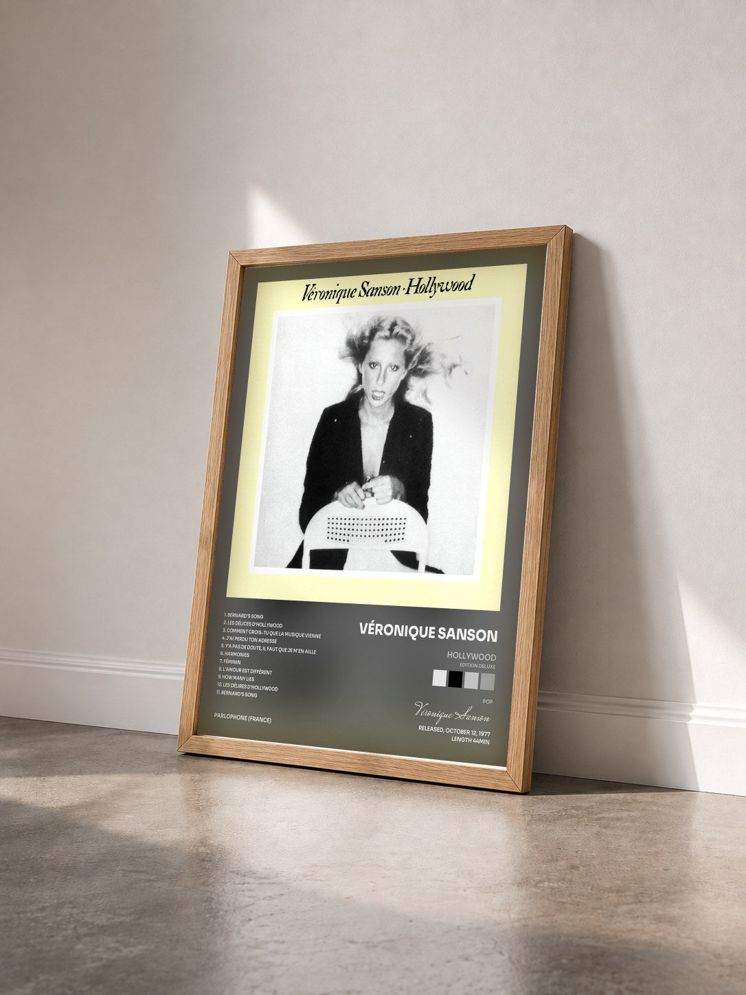 #bois Tableau de l'album Hollywood (Edition Deluxe) de Véronique Sanson vu de trois quarts, cadre en bois brut