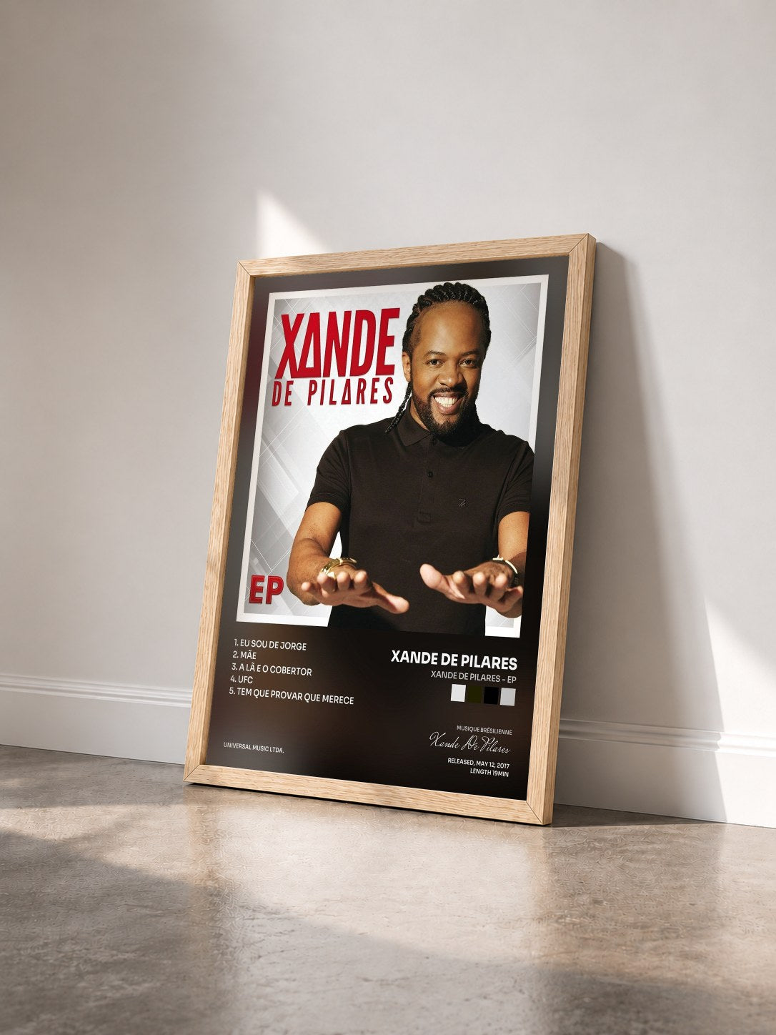 #bois Tableau de l'album Xande de Pilares - EP de Xande De Pilares vu de trois quarts, cadre en bois brut