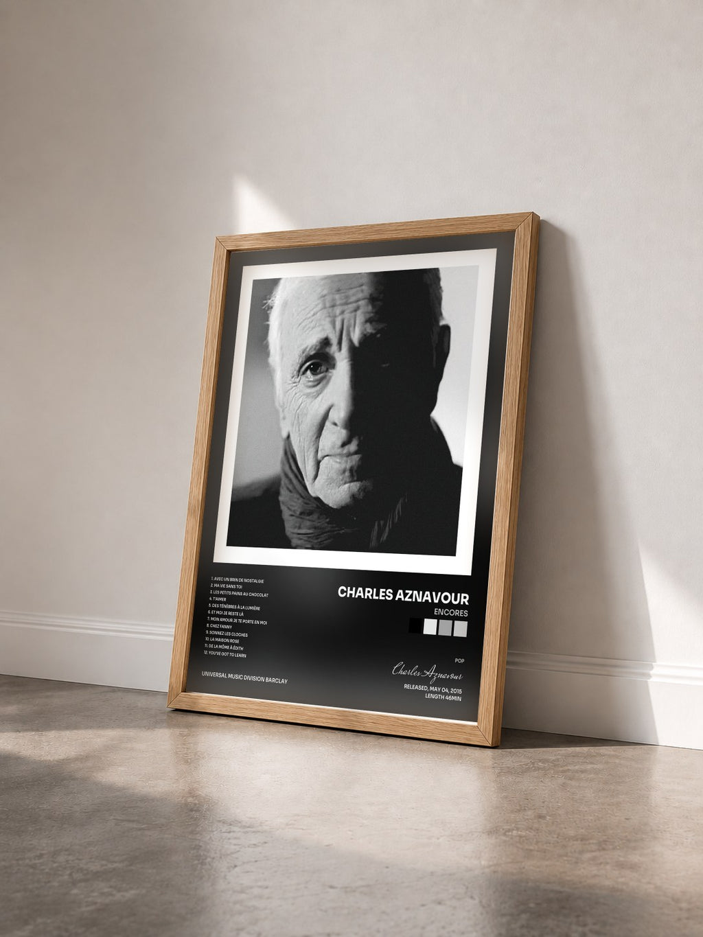 #bois Tableau de l'album Encores de Charles Aznavour vu de trois quarts, cadre en bois brut