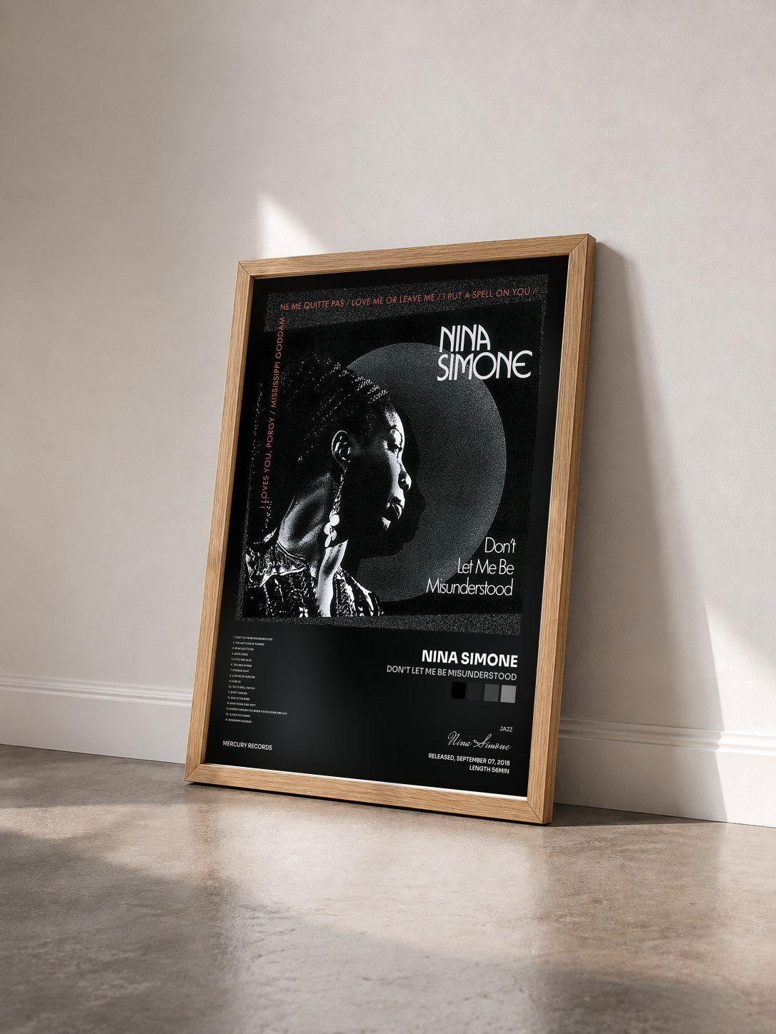 #bois Tableau de l'album Don't Let Me Be Misunderstood de Nina Simone vu de trois quarts, cadre en bois brut