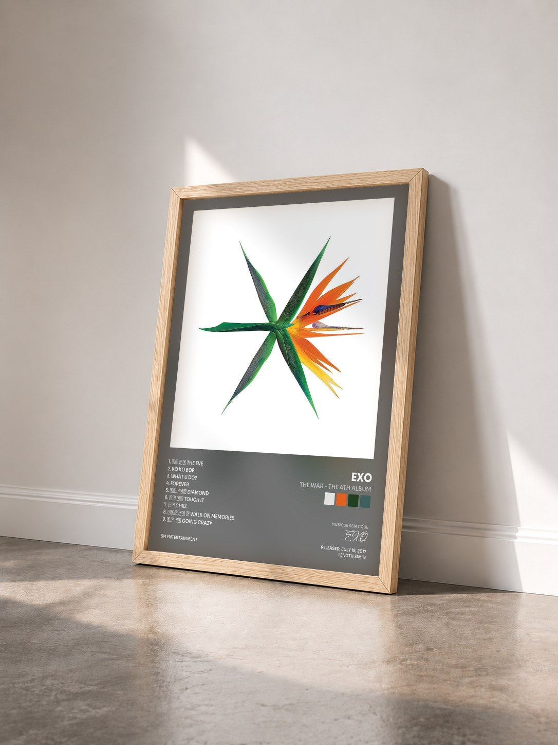 #bois Tableau de l'album THE WAR - The 4th Album de EXO vu de trois quarts, cadre en bois brut