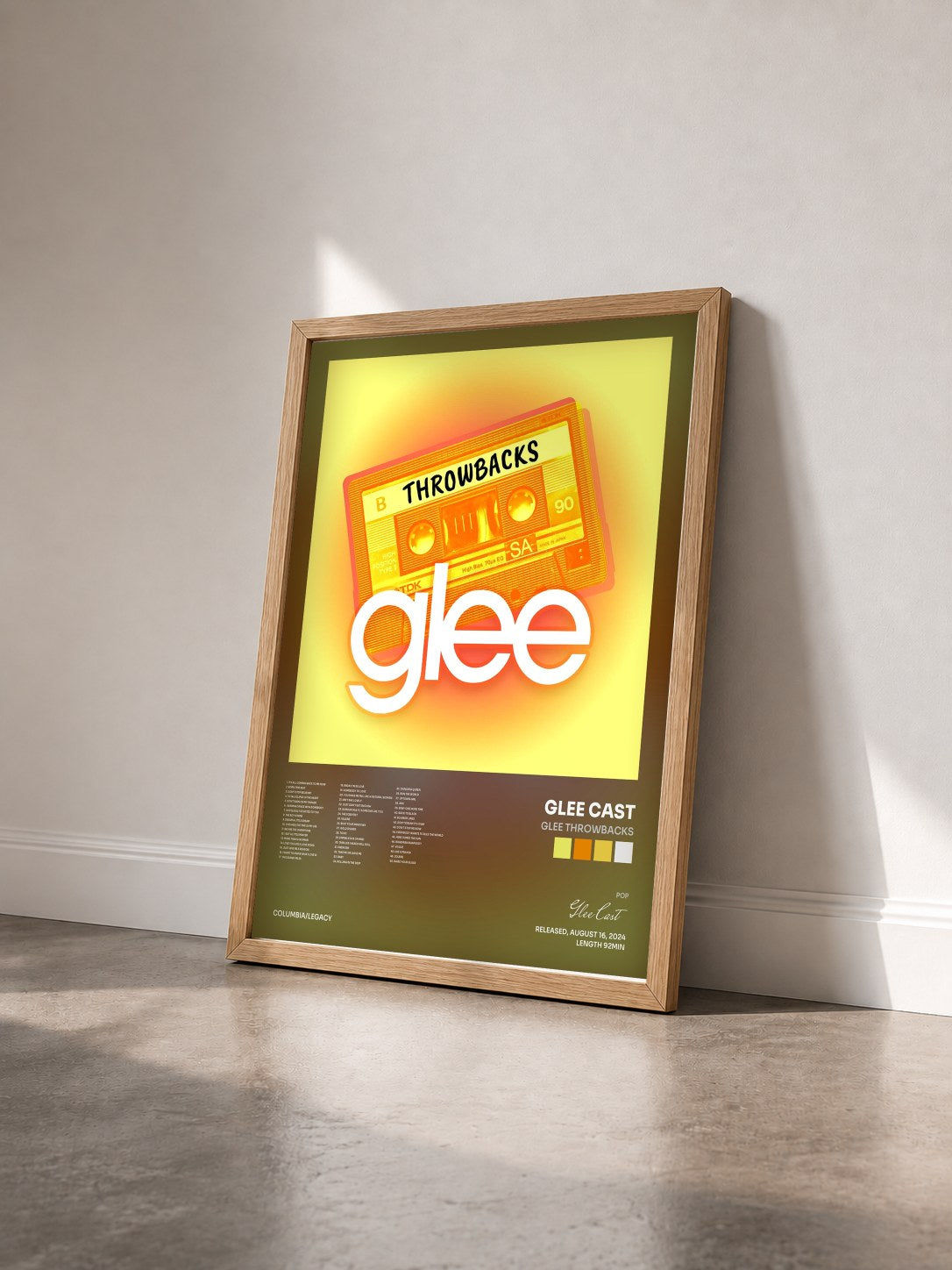 #bois Tableau de l'album Glee Throwbacks de Glee Cast vu de trois quarts, cadre en bois brut