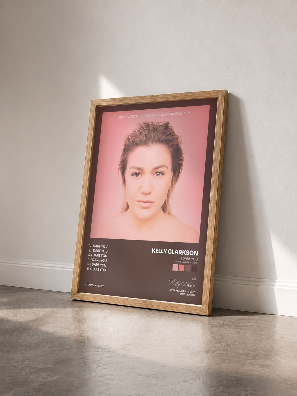 #bois Tableau de l'album I Dare You (Multi-Language Duets) de Kelly Clarkson vu de trois quarts, cadre en bois brut