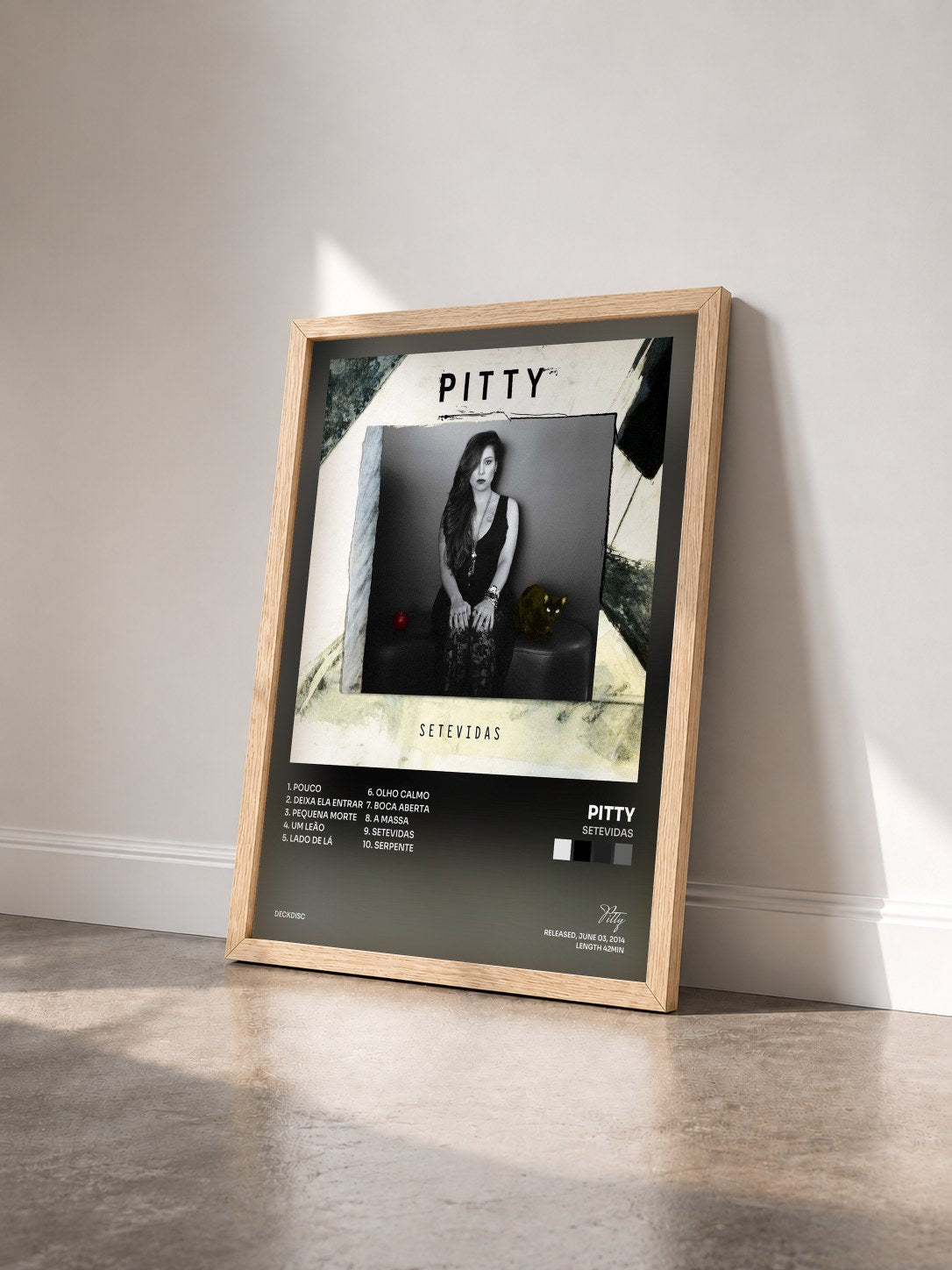 #bois Tableau de l'album Setevidas de Pitty vu de trois quarts, cadre en bois brut