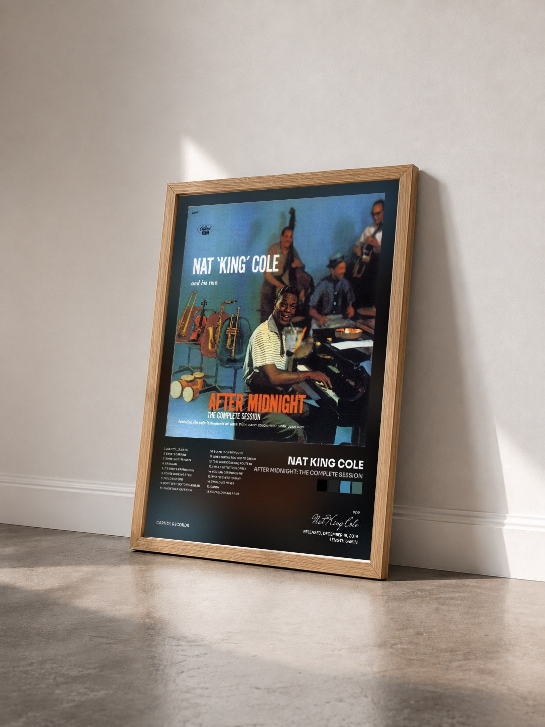 #bois Tableau de l'album After Midnight: The Complete Session de Nat King Cole vu de trois quarts, cadre en bois brut