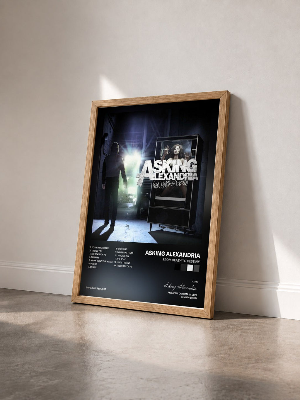 #bois Tableau de l'album From Death To Destiny de Asking Alexandria vu de trois quarts, cadre en bois brut