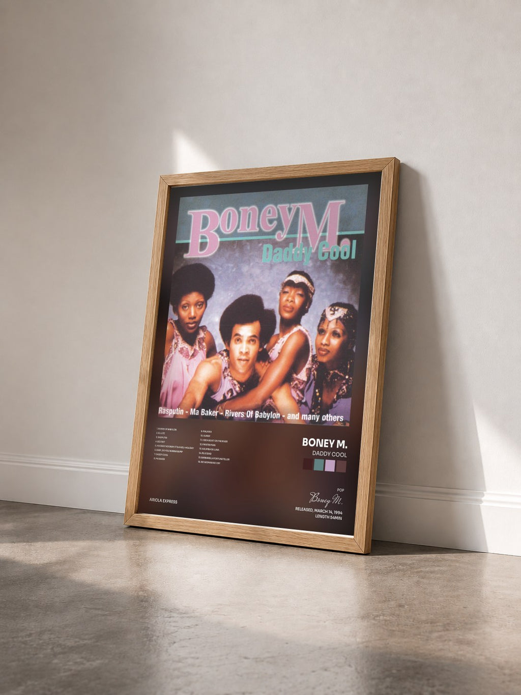 #bois Tableau de l'album Daddy Cool de Boney M. vu de trois quarts, cadre en bois brut