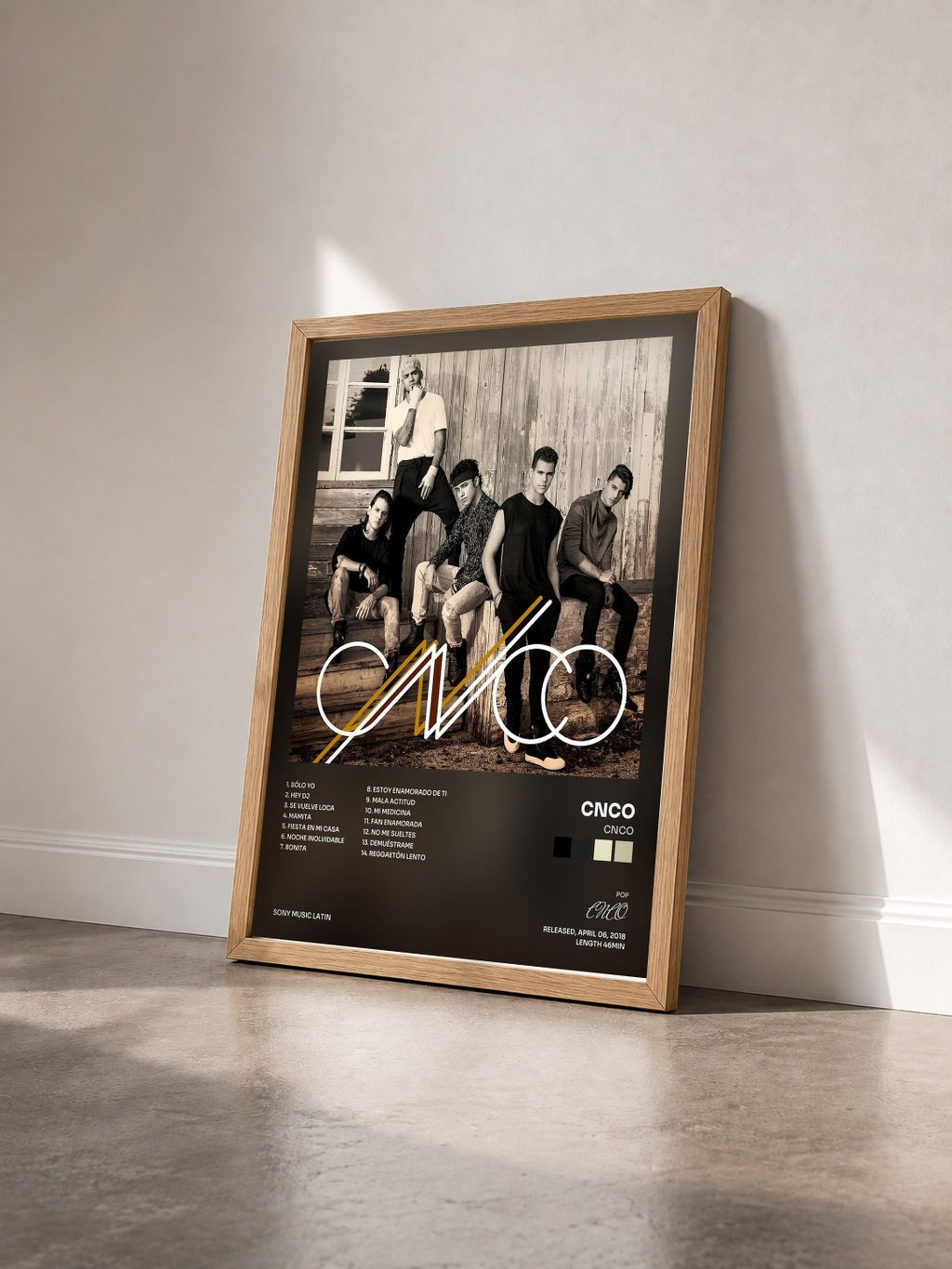 #bois Tableau de l'album CNCO de CNCO vu de trois quarts, cadre en bois brut