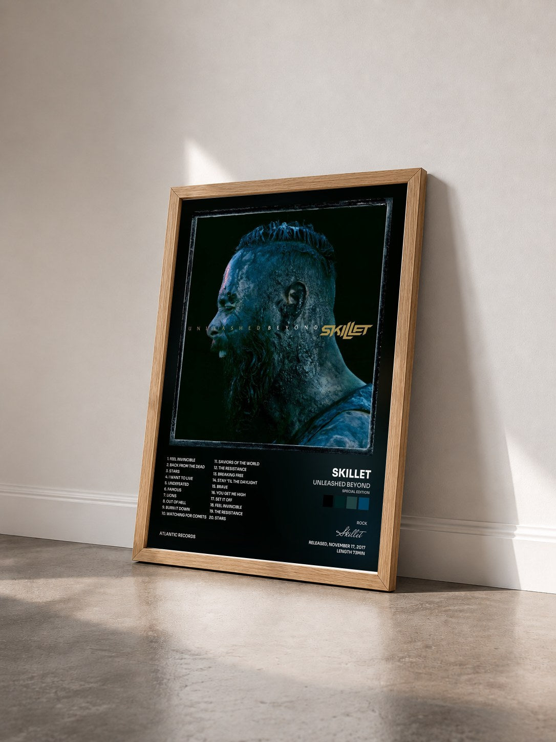 #bois Tableau de l'album Unleashed Beyond (Special Edition) de Skillet vu de trois quarts, cadre en bois brut