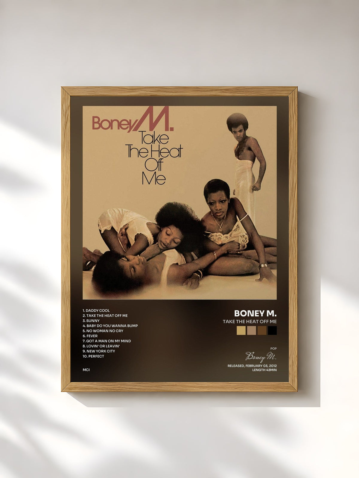 #bois Tableau de l'album Take The Heat Off Me de Boney M., cadre en bois brut, imprimé et encadré en France