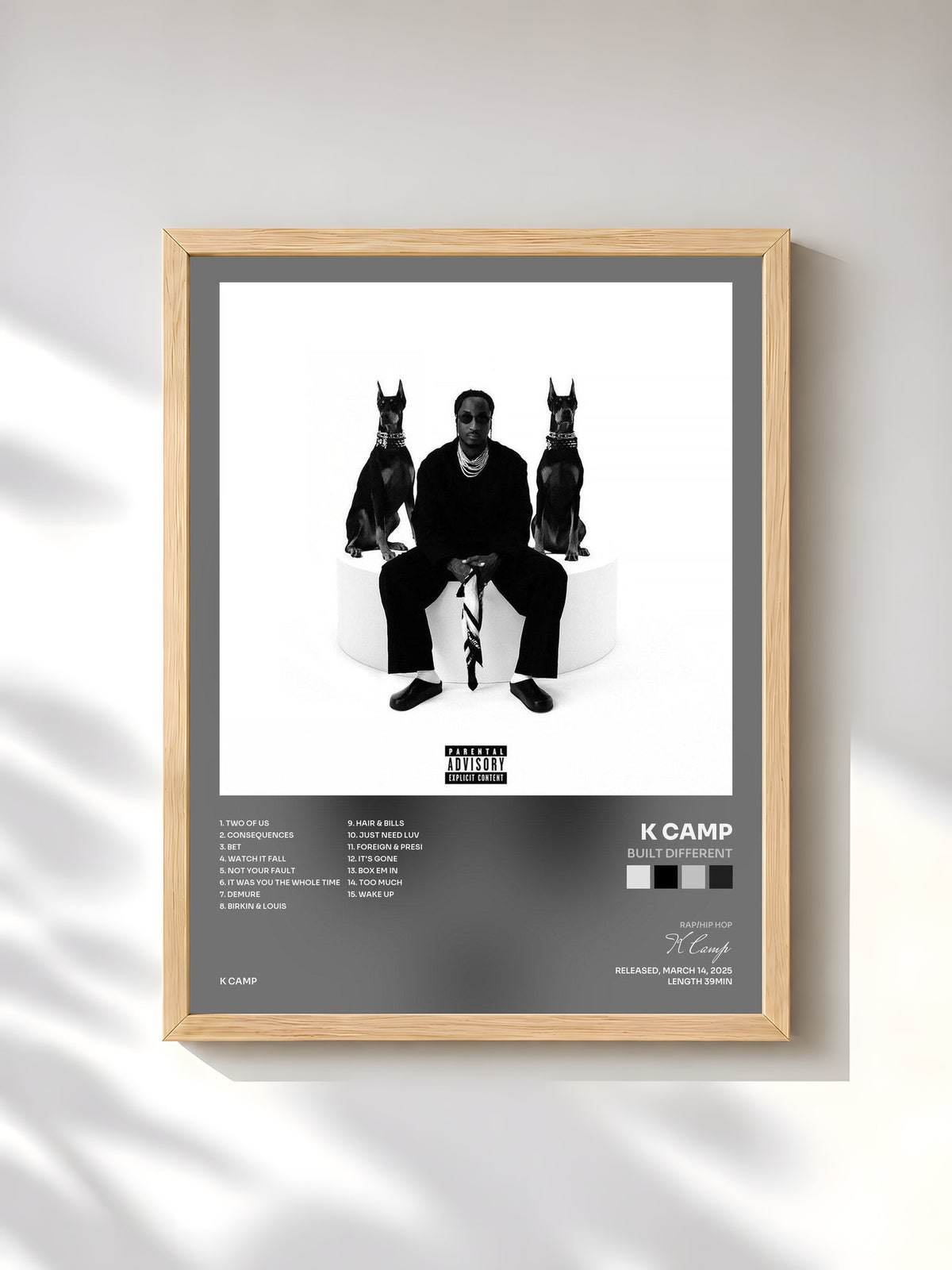 #bois Tableau de l'album Built Different de K Camp, cadre en bois brut, imprimé et encadré en France