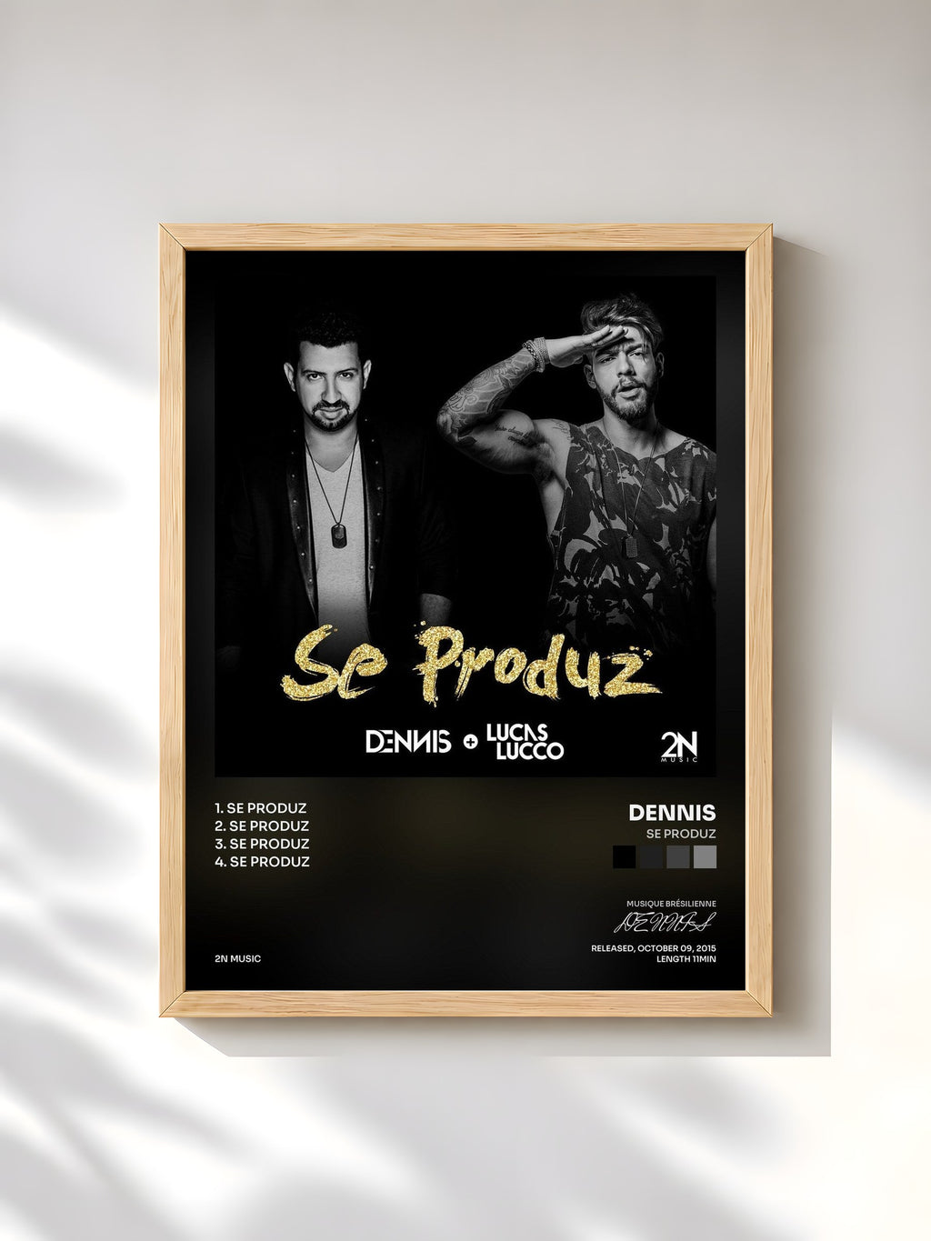 #bois Tableau de l'album Se Produz de DENNIS, cadre en bois brut, imprimé et encadré en France