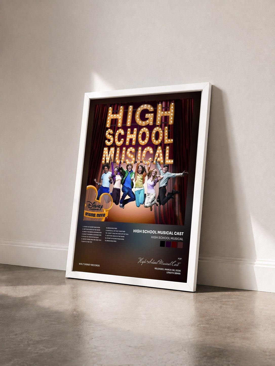 #blanc Tableau de l'album High School Musical de High School Musical Cast vu de trois quarts, cadre blanc