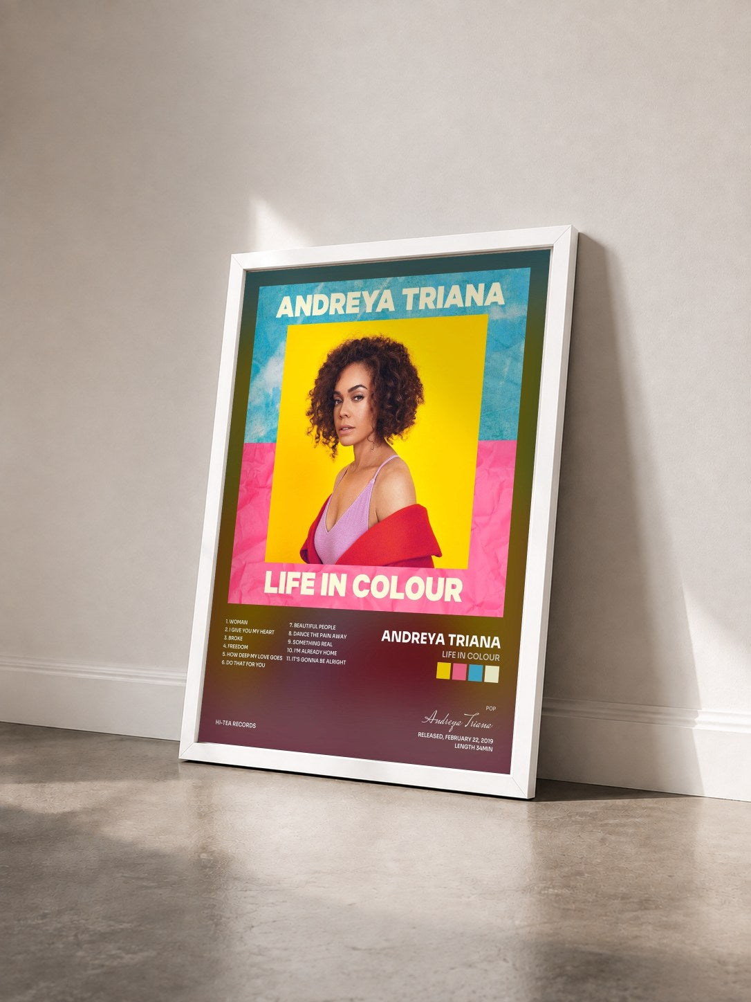 #blanc Tableau de l'album Life In Colour de Andreya Triana vu de trois quarts, cadre blanc