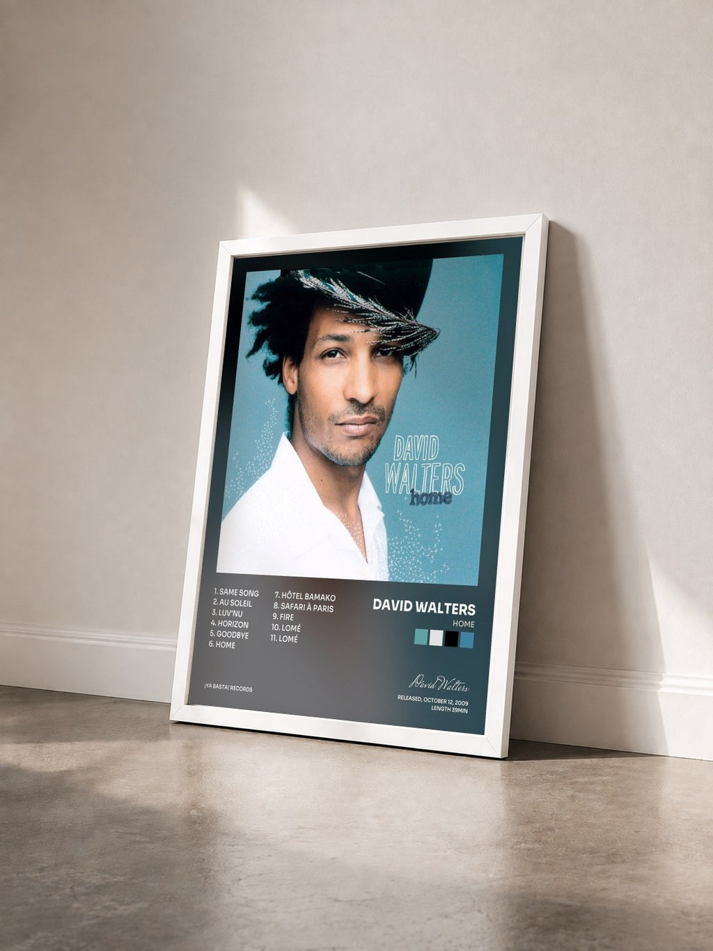 #blanc Tableau de l'album Home de David Walters vu de trois quarts, cadre blanc
