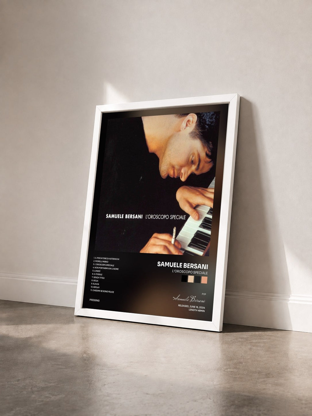 #blanc Tableau de l'album l'Oroscopo Speciale de Samuele Bersani vu de trois quarts, cadre blanc