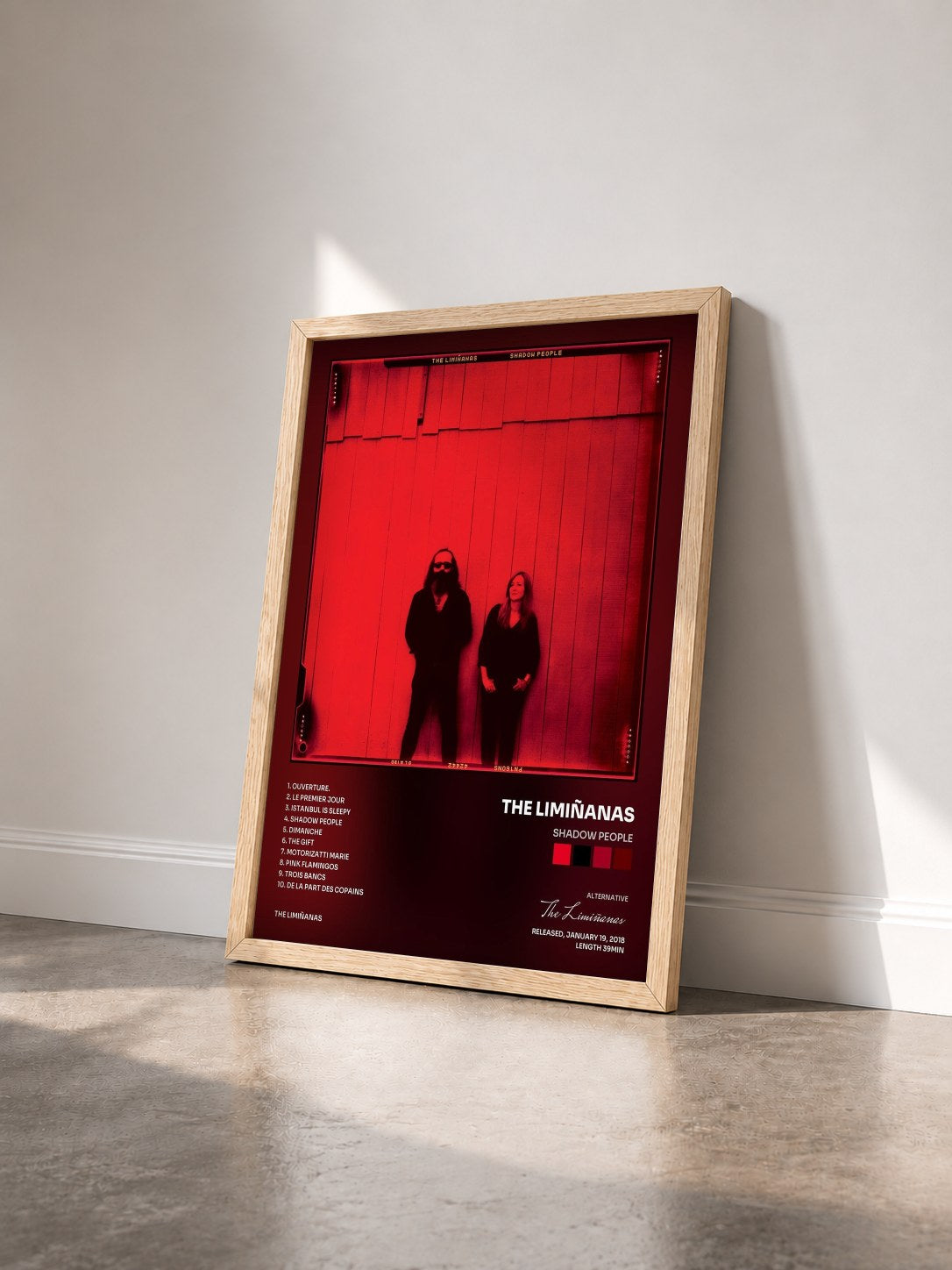 #bois Tableau de l'album Shadow People de The Limiñanas vu de trois quarts, cadre en bois brut