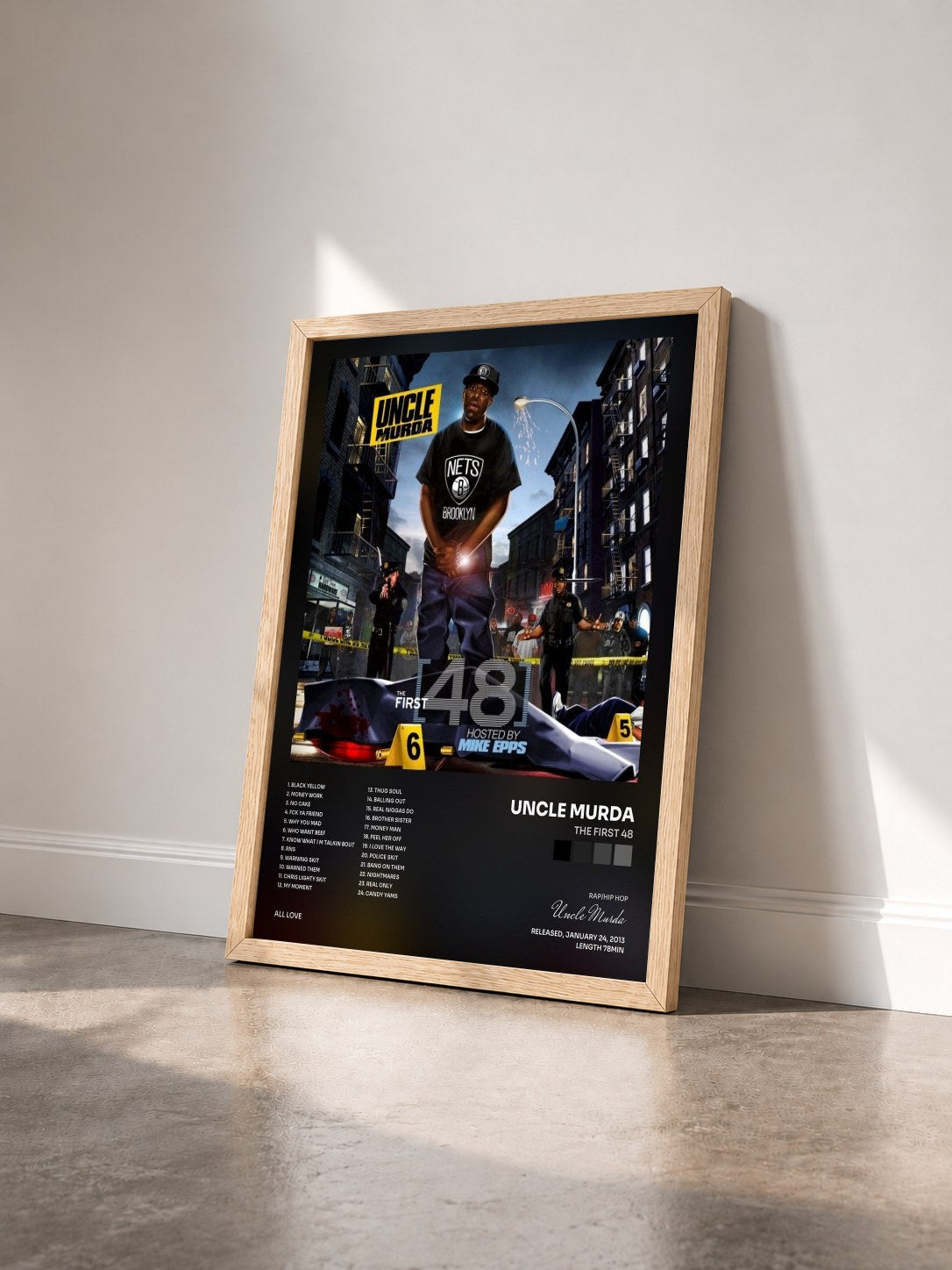 #bois Tableau de l'album The First 48 de Uncle Murda vu de trois quarts, cadre en bois brut