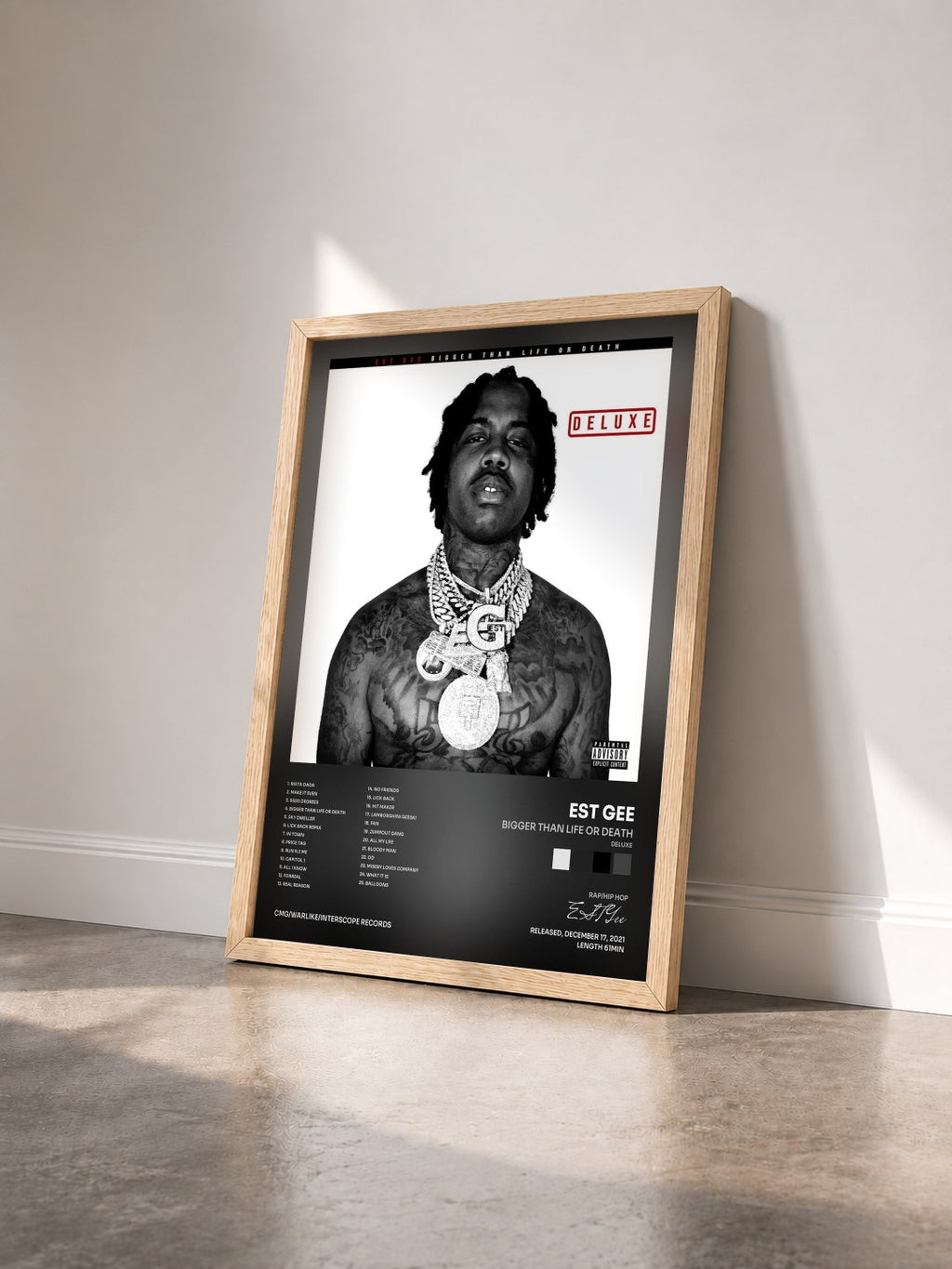 #bois Tableau de l'album Bigger Than Life Or Death (Deluxe) de EST Gee vu de trois quarts, cadre en bois brut