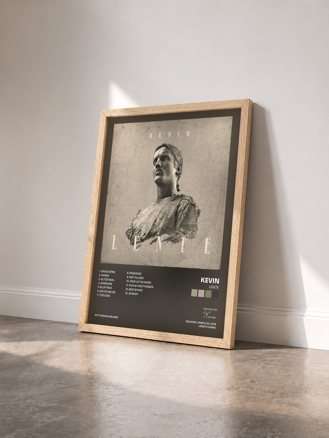 #bois Tableau de l'album Lente de Kevin vu de trois quarts, cadre en bois brut