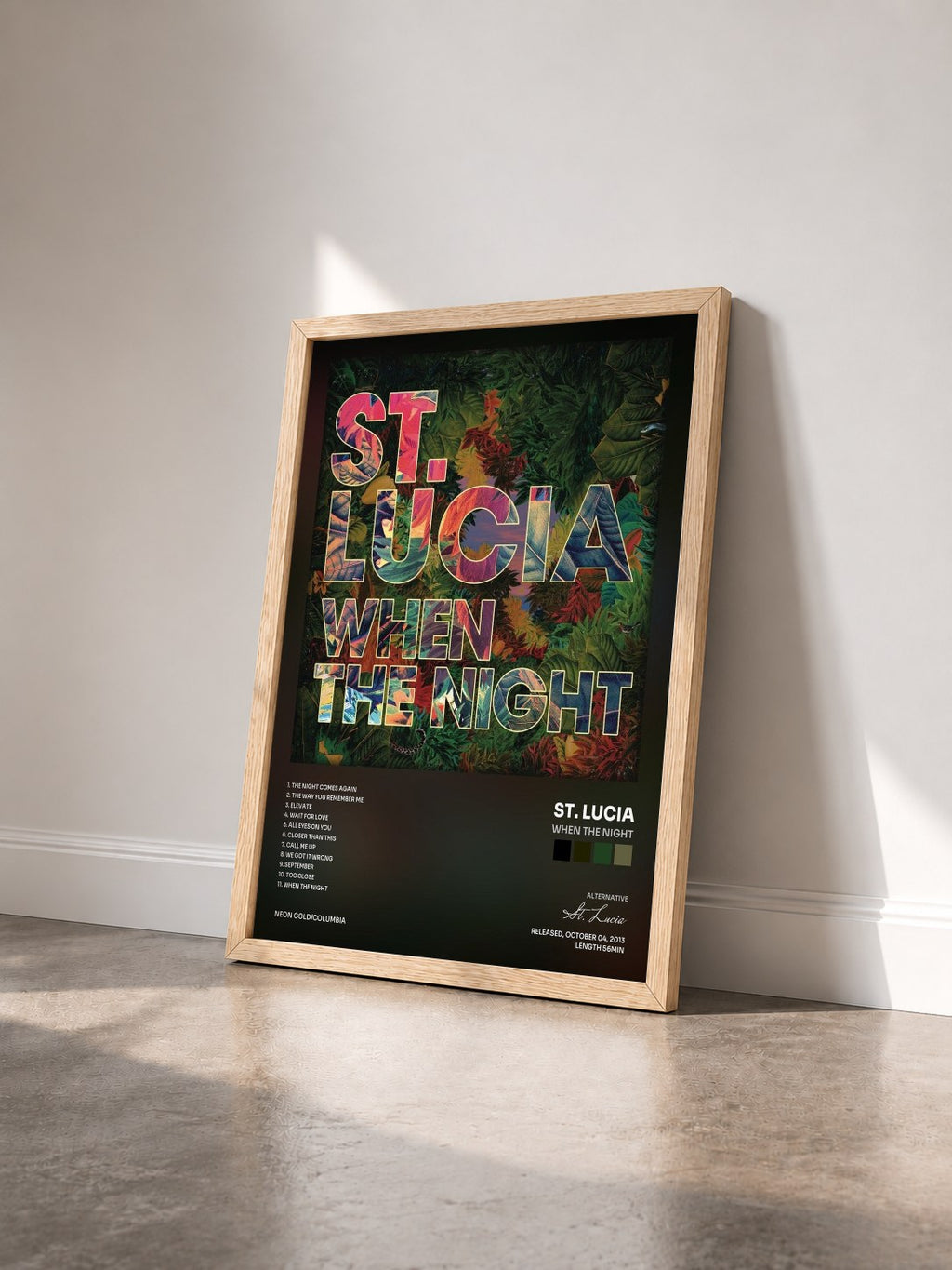 #bois Tableau de l'album When The Night de St. Lucia vu de trois quarts, cadre en bois brut