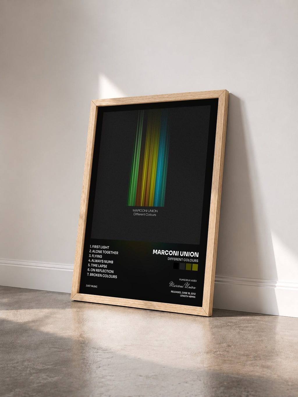 #bois Tableau de l'album Different Colours de Marconi Union vu de trois quarts, cadre en bois brut