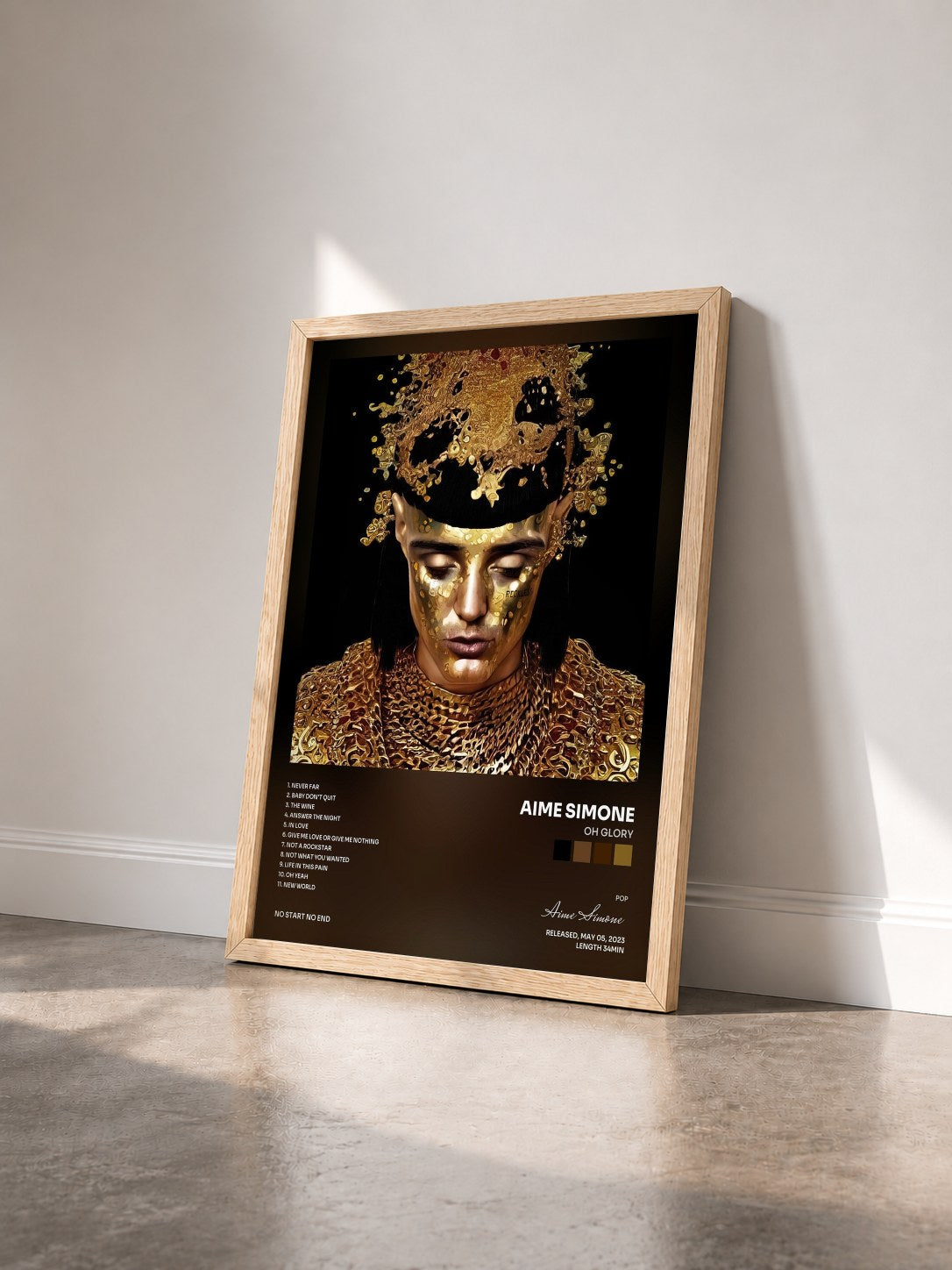 #bois Tableau de l'album Oh Glory de Aime Simone vu de trois quarts, cadre en bois brut