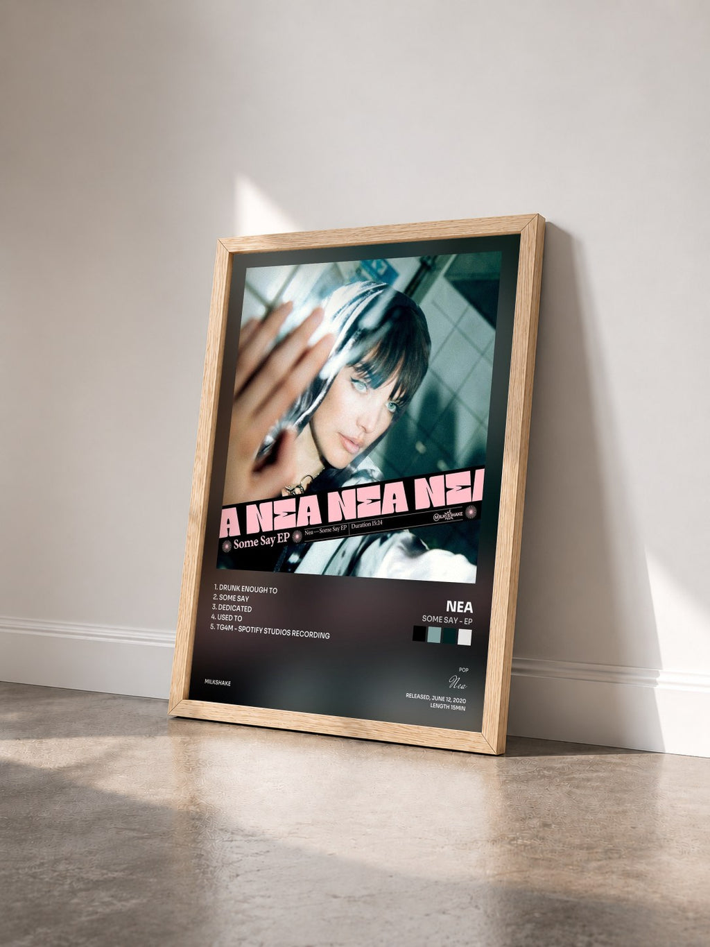 #bois Tableau de l'album Some Say - EP de Nea vu de trois quarts, cadre en bois brut