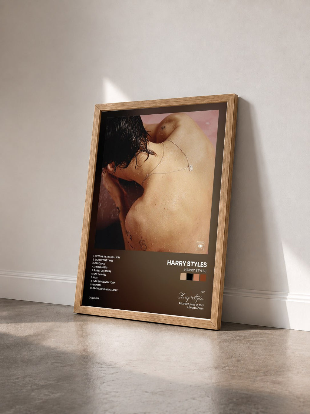 #bois Tableau de l'album Harry Styles de Harry Styles vu de trois quarts, cadre en bois brut