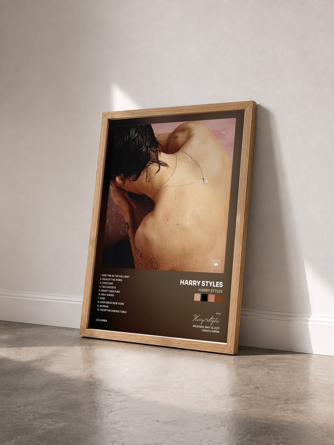 #bois Tableau de l'album Harry Styles de Harry Styles vu de trois quarts, cadre en bois brut