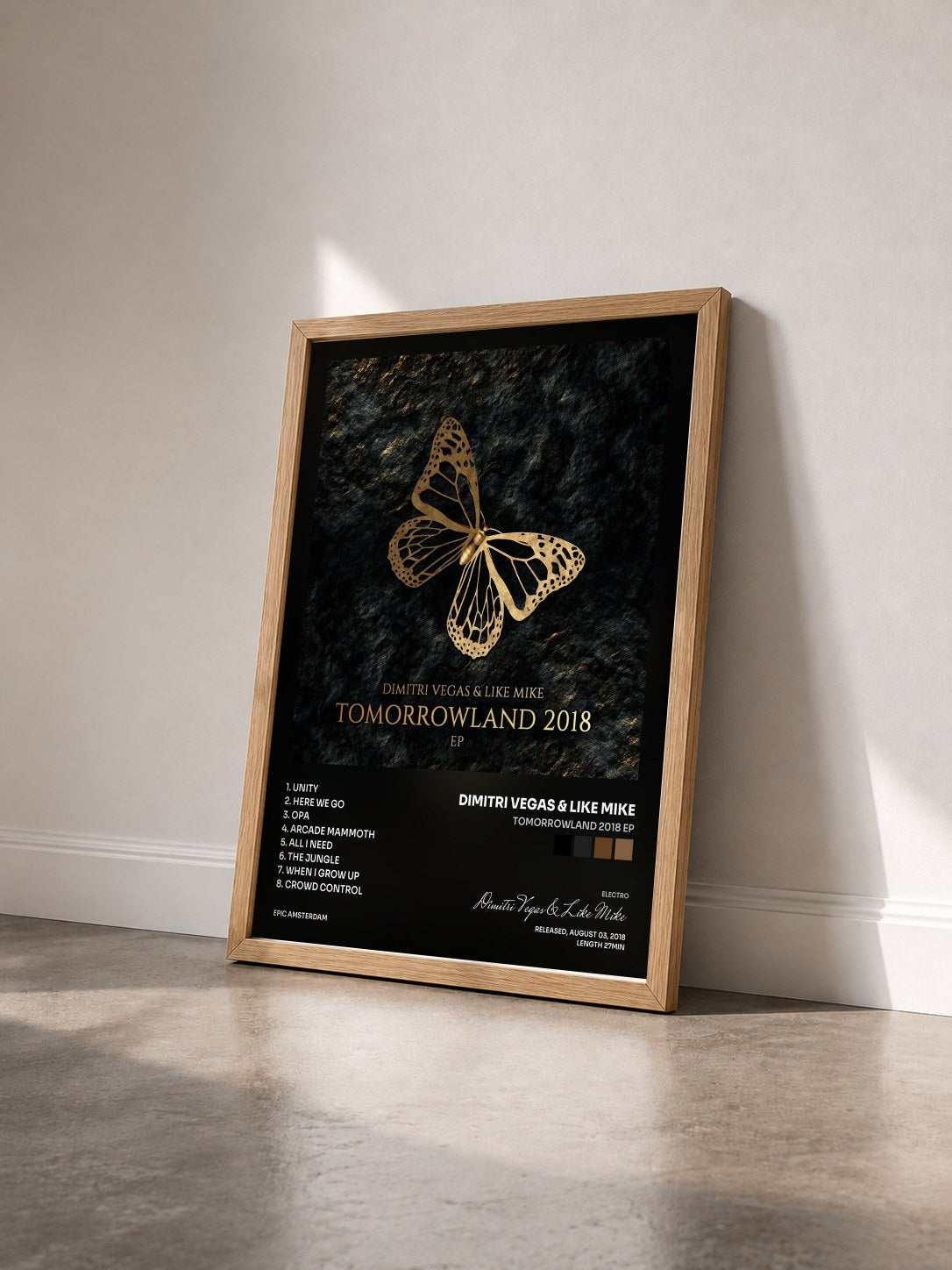 #bois Tableau de l'album Tomorrowland 2018 EP de Dimitri Vegas & Like Mike vu de trois quarts, cadre en bois brut