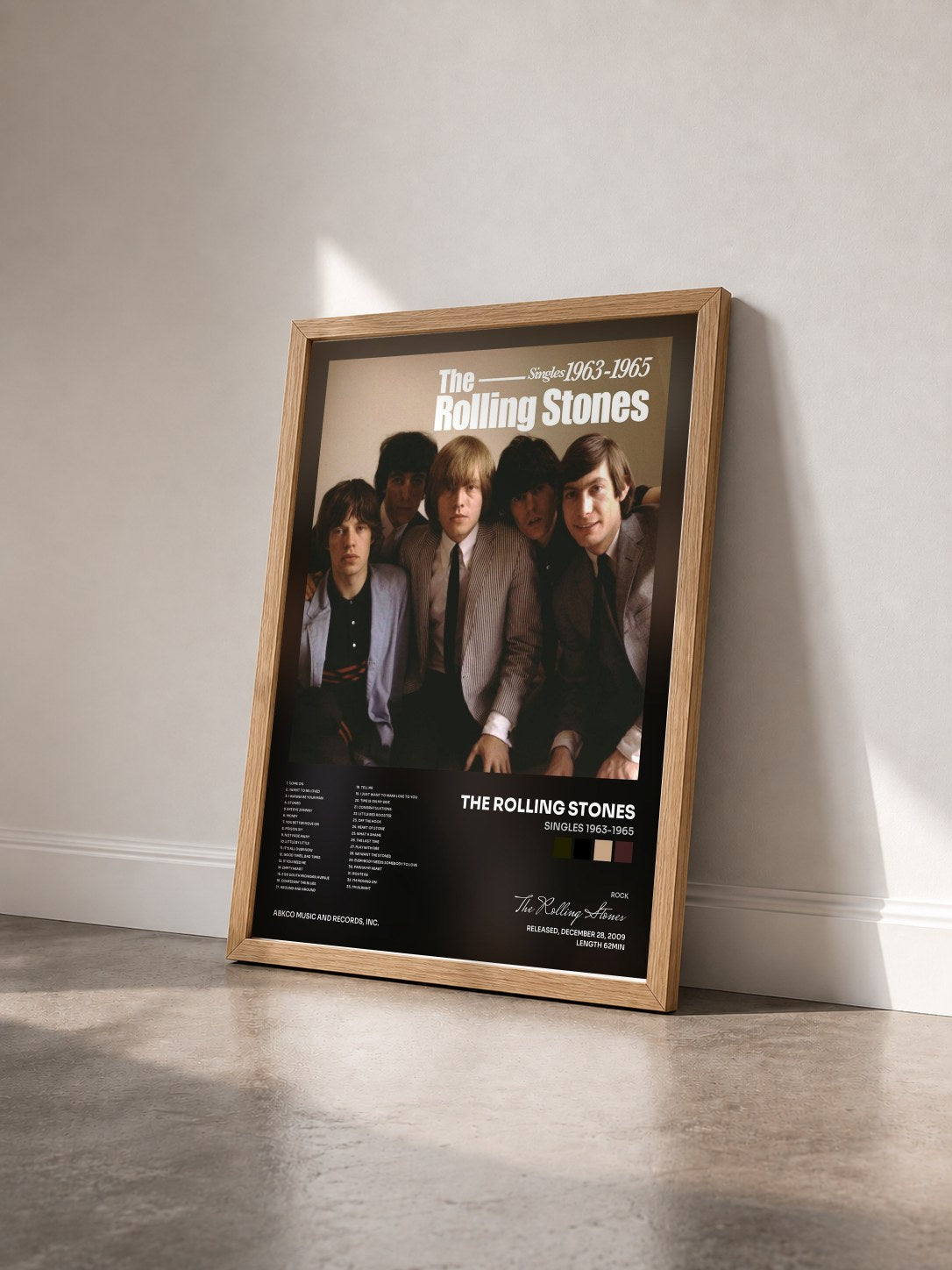 #bois Tableau de l'album Singles 1963-1965 de The Rolling Stones vu de trois quarts, cadre en bois brut