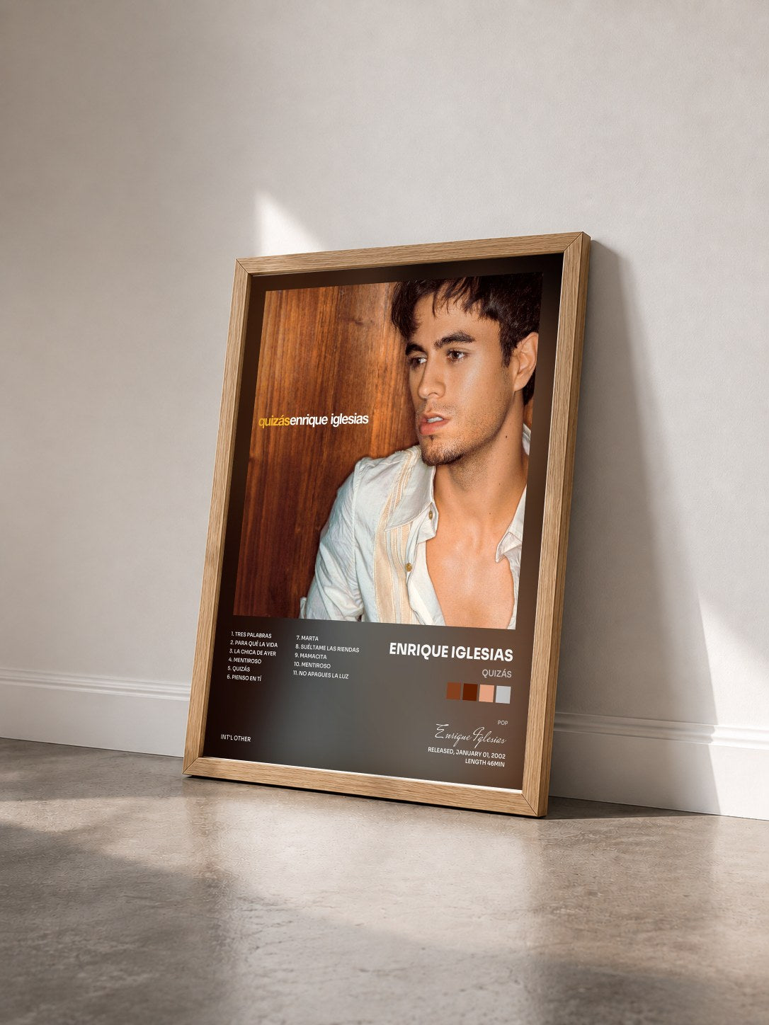 #bois Tableau de l'album Quizás de Enrique Iglesias vu de trois quarts, cadre en bois brut